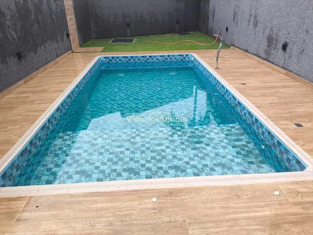 Sobrado com 232m² 3 quartos e 5 banheiros, à venda ou para alugar, no bairro Nova Gardênia em Atibaia