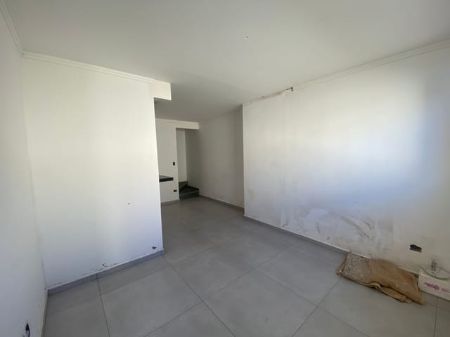 Sobrado com 360m² 2 quartos e 1 banheiro, à venda, no bairro Jardim Kennedy em Poços de Caldas