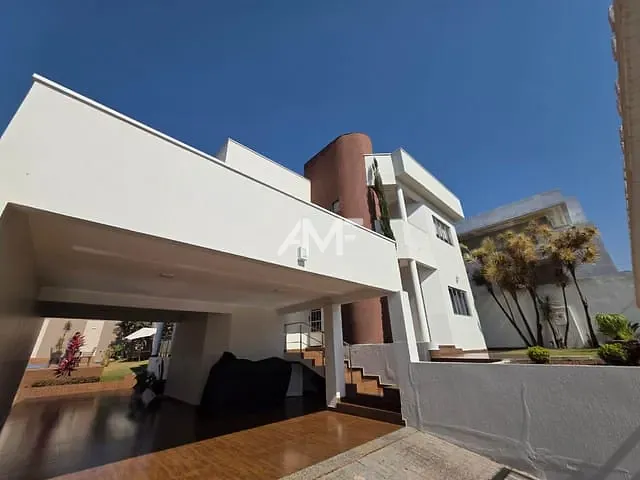 Sobrado com 488m² 4 quartos e 5 banheiros, à venda, no bairro Setor Habitacional Vicente Pires - Trecho 3 em Brasília