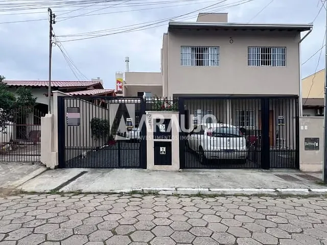 Sobrado com 275m² 6 quartos e 4 banheiros, à venda, no bairro São João em Itajaí