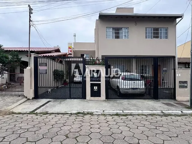 Sobrado com 275m² 6 quartos e 4 banheiros, à venda, no bairro São João em Itajaí
