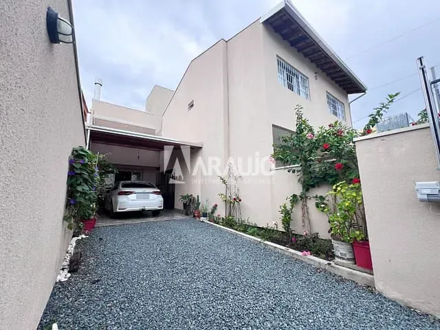 Sobrado com 275m² 6 quartos e 4 banheiros, à venda, no bairro São João em Itajaí