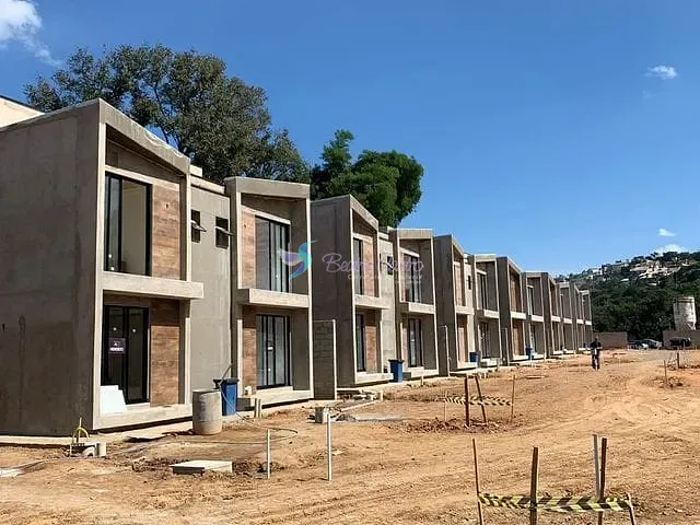 Sobrado com 113m² 3 quartos e 3 banheiros, à venda, no bairro Marmeleiro em Atibaia