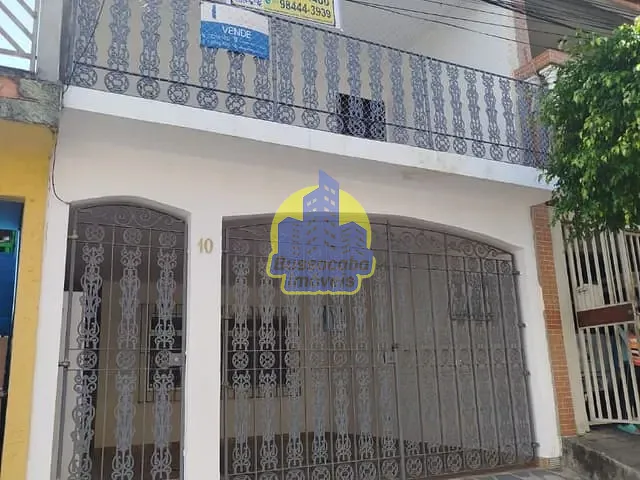 Sobrado com 120m² 4 quartos e 3 banheiros, à venda, no bairro Parque Santa Teresa em Carapicuíba