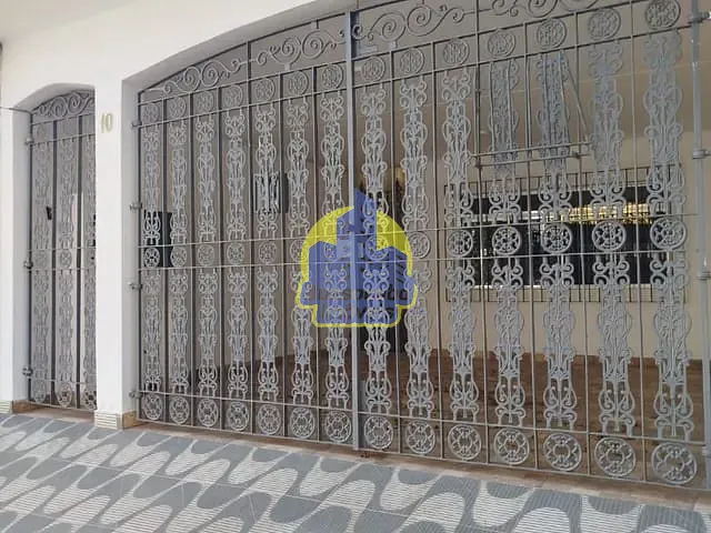 Sobrado com 120m² 4 quartos e 3 banheiros, à venda, no bairro Parque Santa Teresa em Carapicuíba