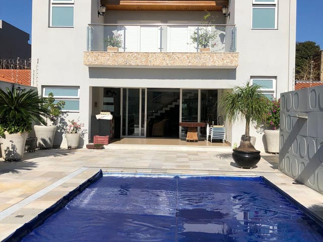 Sobrado com 300m² 2 quartos e 3 banheiros, à venda, no bairro São Joaquim em Franca