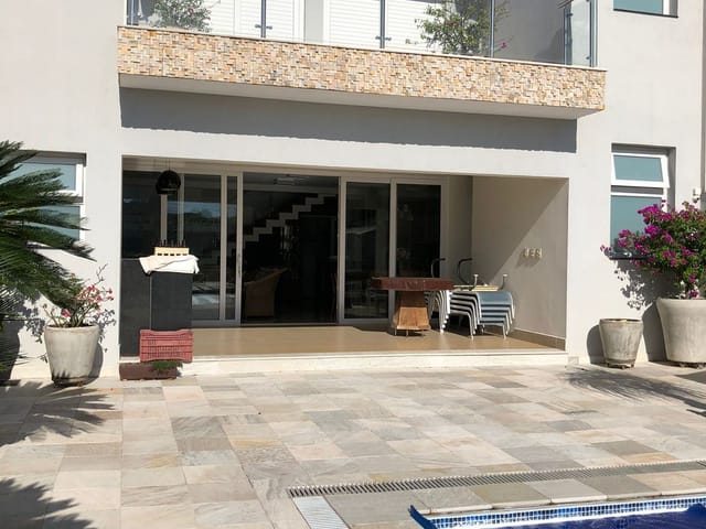 Sobrado com 300m² 2 quartos e 3 banheiros, à venda, no bairro São Joaquim em Franca