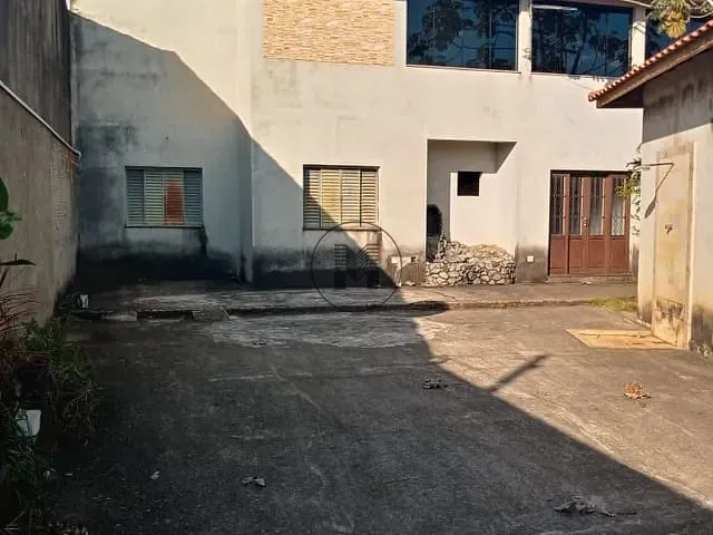 Sobrado com 299m² 4 quartos e 2 banheiros, à venda, no bairro Santa Luzia em Guaratinguetá