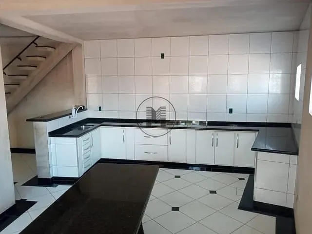 Sobrado com 299m² 4 quartos e 2 banheiros, à venda, no bairro Santa Luzia em Guaratinguetá