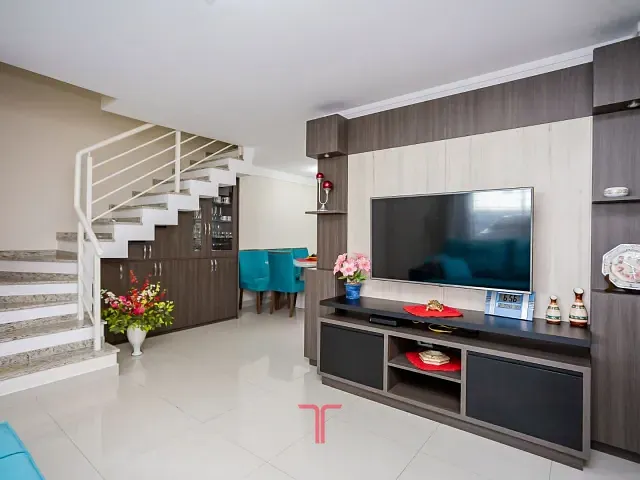Sobrado com 134m² 3 quartos e 3 banheiros, à venda, no bairro Uberaba em Curitiba