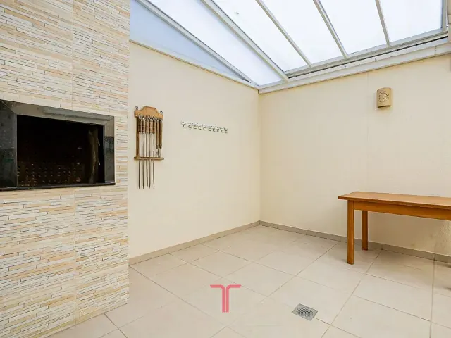 Sobrado com 134m² 3 quartos e 3 banheiros, à venda, no bairro Uberaba em Curitiba