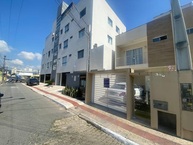 Sobrado com 90m² 2 quartos e 2 banheiros, à venda, no bairro Centro em Itajaí