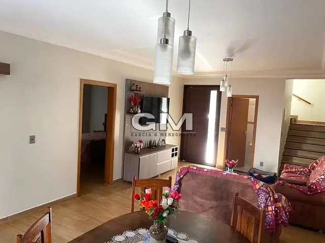 Sobrado com 250m² 3 quartos e 2 banheiros, à venda, no bairro Jardim Cybelli em Ribeirão Preto