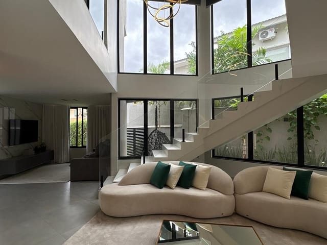 Sobrado com 387m² 3 quartos e 4 banheiros, à venda, no bairro Jardins Madri em Goiânia