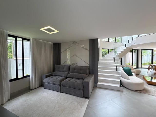 Sobrado com 387m² 3 quartos e 4 banheiros, à venda, no bairro Jardins Madri em Goiânia