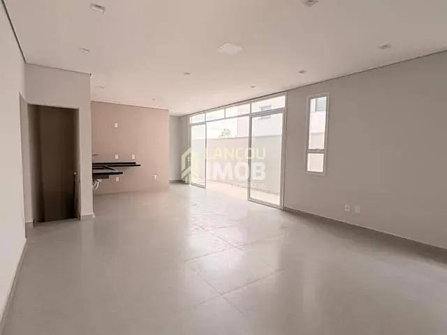 Casa com 300m² 3 quartos e 2 banheiros, à venda, no bairro Jardim Primavera em Itupeva