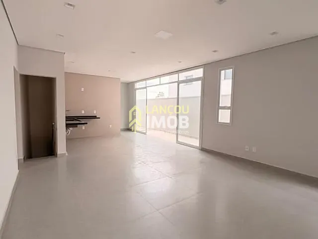 Casa com 300m² 3 quartos e 2 banheiros, à venda, no bairro Jardim Primavera em Itupeva