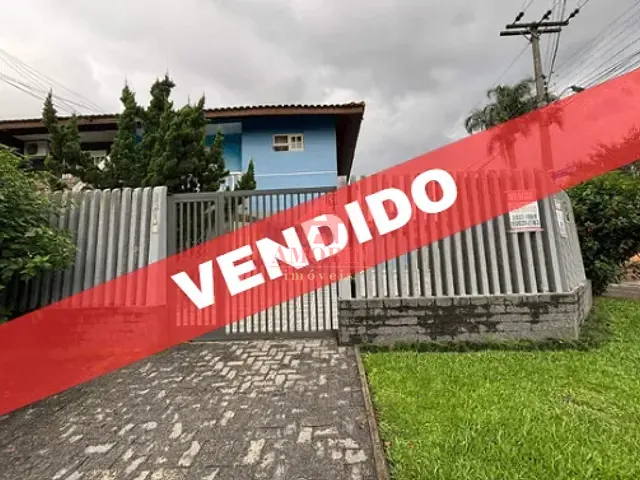 Sobrado com 160m² 3 quartos e 3 banheiros, à venda, no bairro Uberaba em Curitiba
