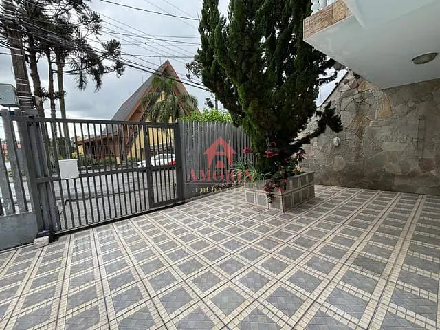 Sobrado com 160m² 3 quartos e 3 banheiros, à venda, no bairro Uberaba em Curitiba