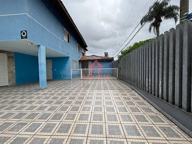 Sobrado com 160m² 3 quartos e 3 banheiros, à venda, no bairro Uberaba em Curitiba