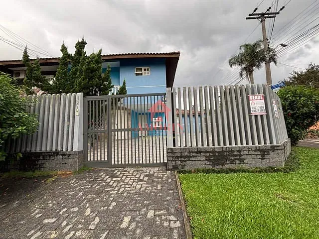 Sobrado com 160m² 3 quartos e 3 banheiros, à venda, no bairro Uberaba em Curitiba