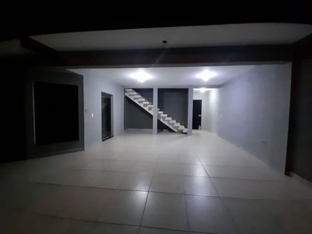 Sobrado com 250m² 3 quartos e 2 banheiros, à venda, no bairro Jardim Imperatriz em Cambé