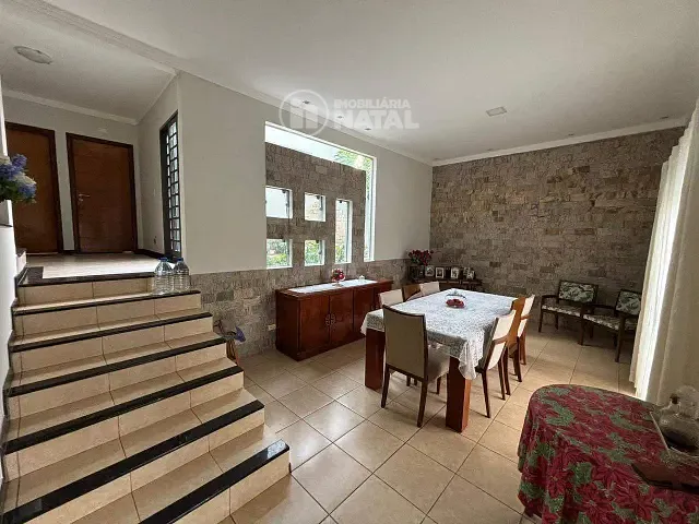 Sobrado com 427m² 2 quartos e 3 banheiros, à venda, no bairro Andrade em Londrina