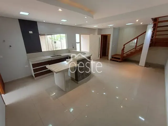 Sobrado com 283m² 4 quartos e 3 banheiros, à venda, no bairro Jardim Souza Queiroz em Santa Bárbara D'Oeste
