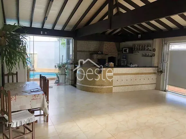 Sobrado com 283m² 4 quartos e 3 banheiros, à venda, no bairro Jardim Souza Queiroz em Santa Bárbara D'Oeste