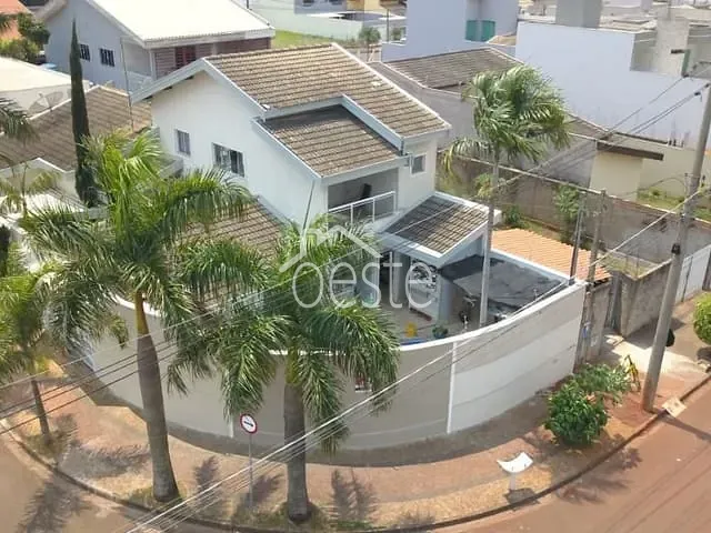 Sobrado com 283m² 4 quartos e 3 banheiros, à venda, no bairro Jardim Souza Queiroz em Santa Bárbara D'Oeste