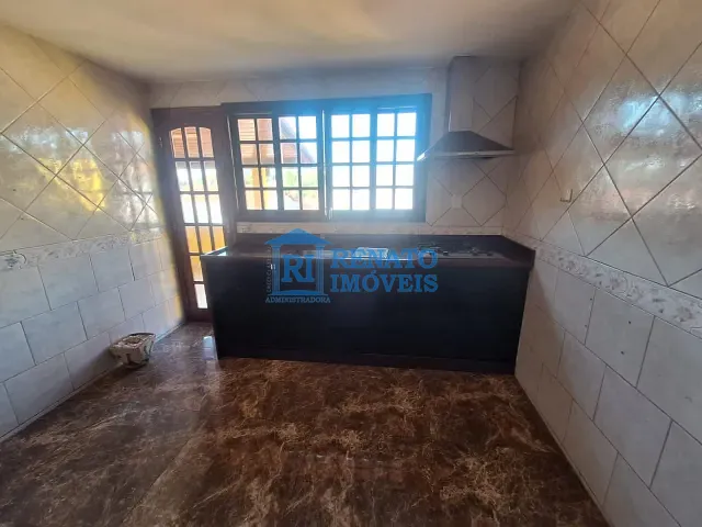 Sobrado 3 quartos e 2 banheiros, para alugar, no bairro São José do Imbassaí em Maricá