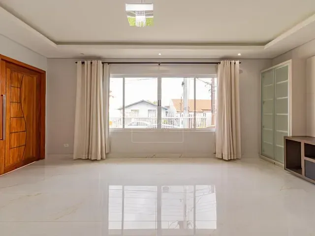 Sobrado com 320m² 5 quartos e 5 banheiros, à venda, no bairro Bacacheri em Curitiba