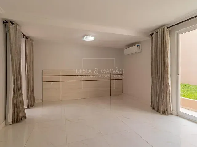 Sobrado com 320m² 5 quartos e 5 banheiros, à venda, no bairro Bacacheri em Curitiba