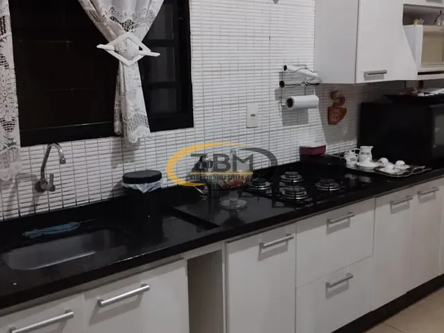 Casa com 260m² 3 quartos e 3 banheiros, à venda, no bairro Califórnia em Londrina