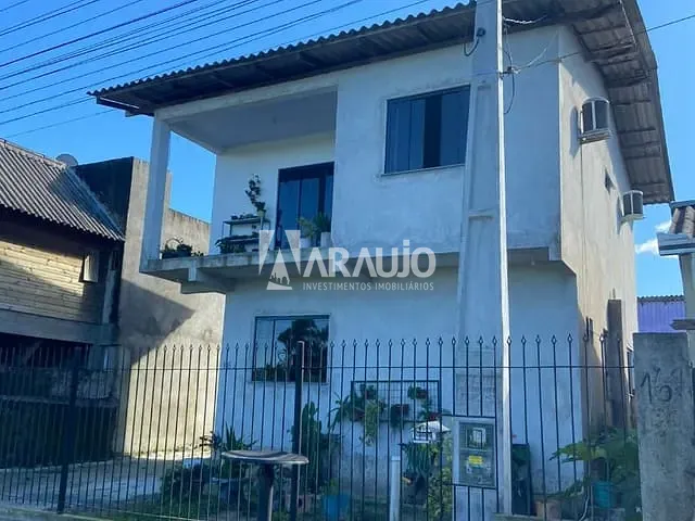 Sobrado com 300m² 3 quartos e 1 banheiro, à venda, no bairro Murta em Itajaí
