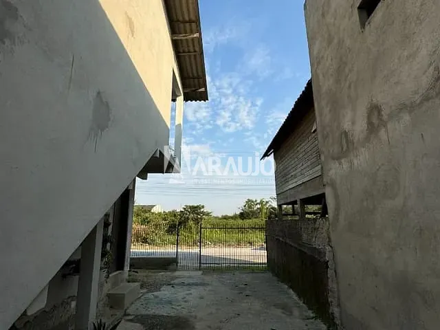 Sobrado com 300m² 3 quartos e 1 banheiro, à venda, no bairro Murta em Itajaí