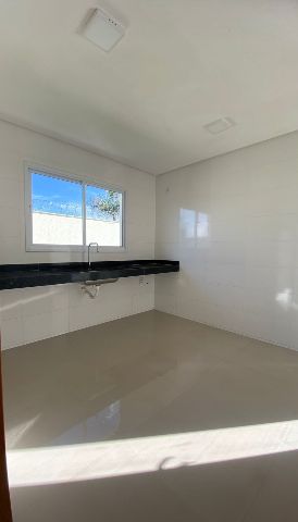 Sobrado com 180m² 3 quartos e 3 banheiros, à venda, no bairro Cardoso Continuação em Aparecida de Goiânia