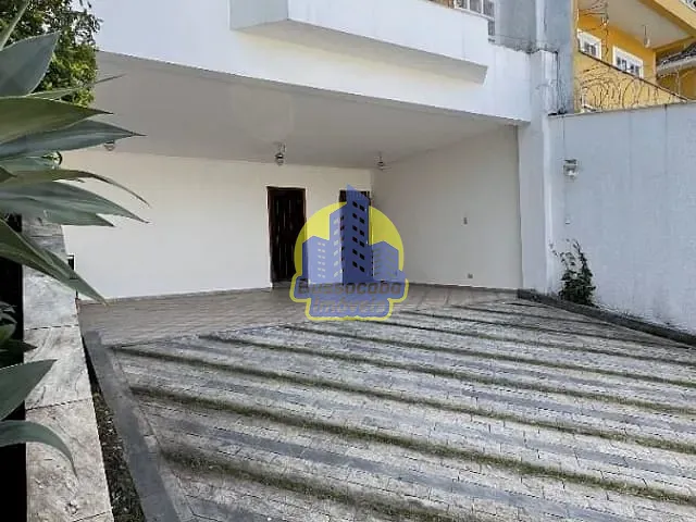 Sobrado com 530m² 4 quartos e 2 banheiros, à venda, no bairro Parque dos Príncipes em São Paulo