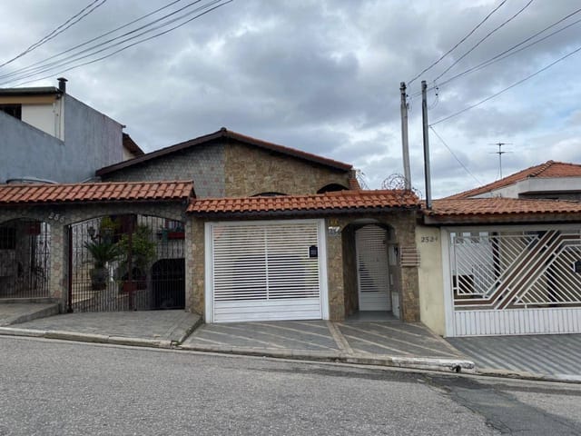 Sobrado 3 quartos e 2 banheiros, à venda, no bairro Vila Franci em São Paulo