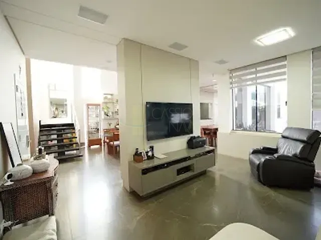 Sobrado 3 quartos e 4 banheiros, à venda, no bairro Jardim Espanha em Apucarana