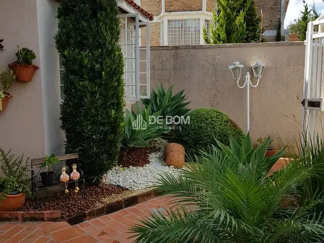 Sobrado com 210m² 3 quartos e 3 banheiros, à venda, no bairro Jardim Amaryllis em Poços de Caldas