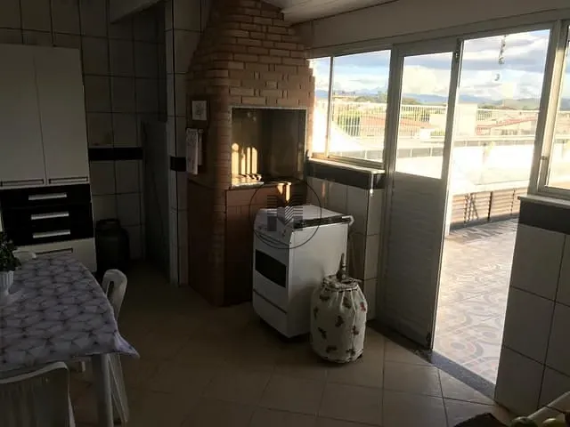 Sobrado 2 quartos e 4 banheiros, à venda, no bairro Olaria em Lorena