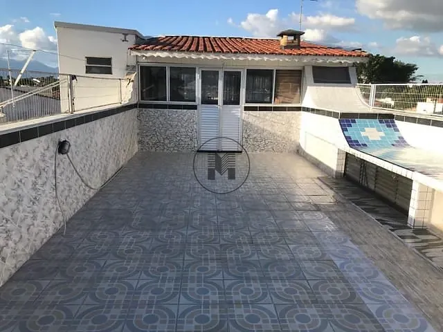 Sobrado 2 quartos e 4 banheiros, à venda, no bairro Olaria em Lorena