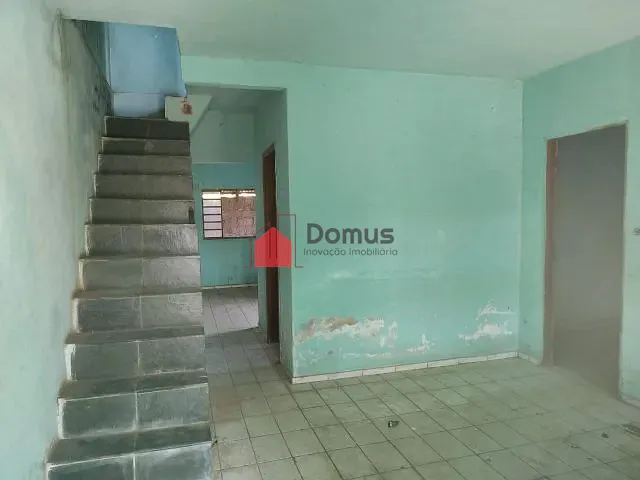 Sobrado com 250m² 3 quartos e 2 banheiros, à venda, no bairro Conjunto Residencial Araretama em Pindamonhangaba