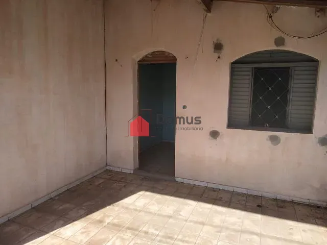 Sobrado com 250m² 3 quartos e 2 banheiros, à venda, no bairro Conjunto Residencial Araretama em Pindamonhangaba