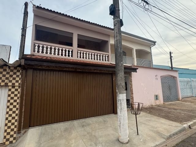 Sobrado com 180m² 3 quartos e 3 banheiros, à venda, no bairro Jardim Santa Cruz em Tatuí