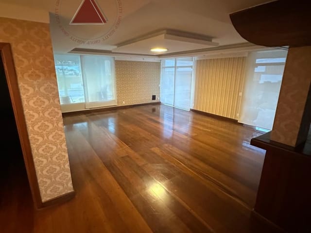 Sobrado com 1000m² 5 quartos e 8 banheiros, para alugar, no bairro Vila Flores em Franca