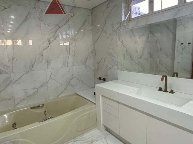 Sobrado com 1000m² 5 quartos e 8 banheiros, para alugar, no bairro Vila Flores em Franca