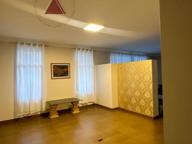 Sobrado com 1000m² 5 quartos e 8 banheiros, para alugar, no bairro Vila Flores em Franca