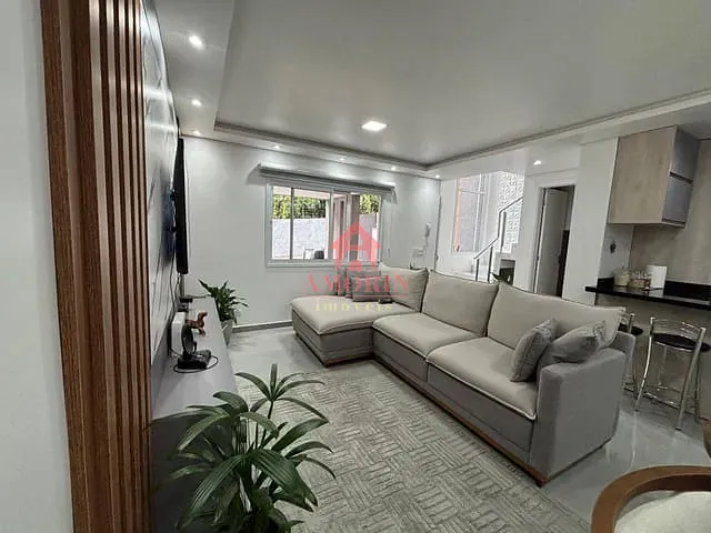 Sobrado com 173m² 3 quartos e 3 banheiros, à venda, no bairro Santa Cândida em Curitiba